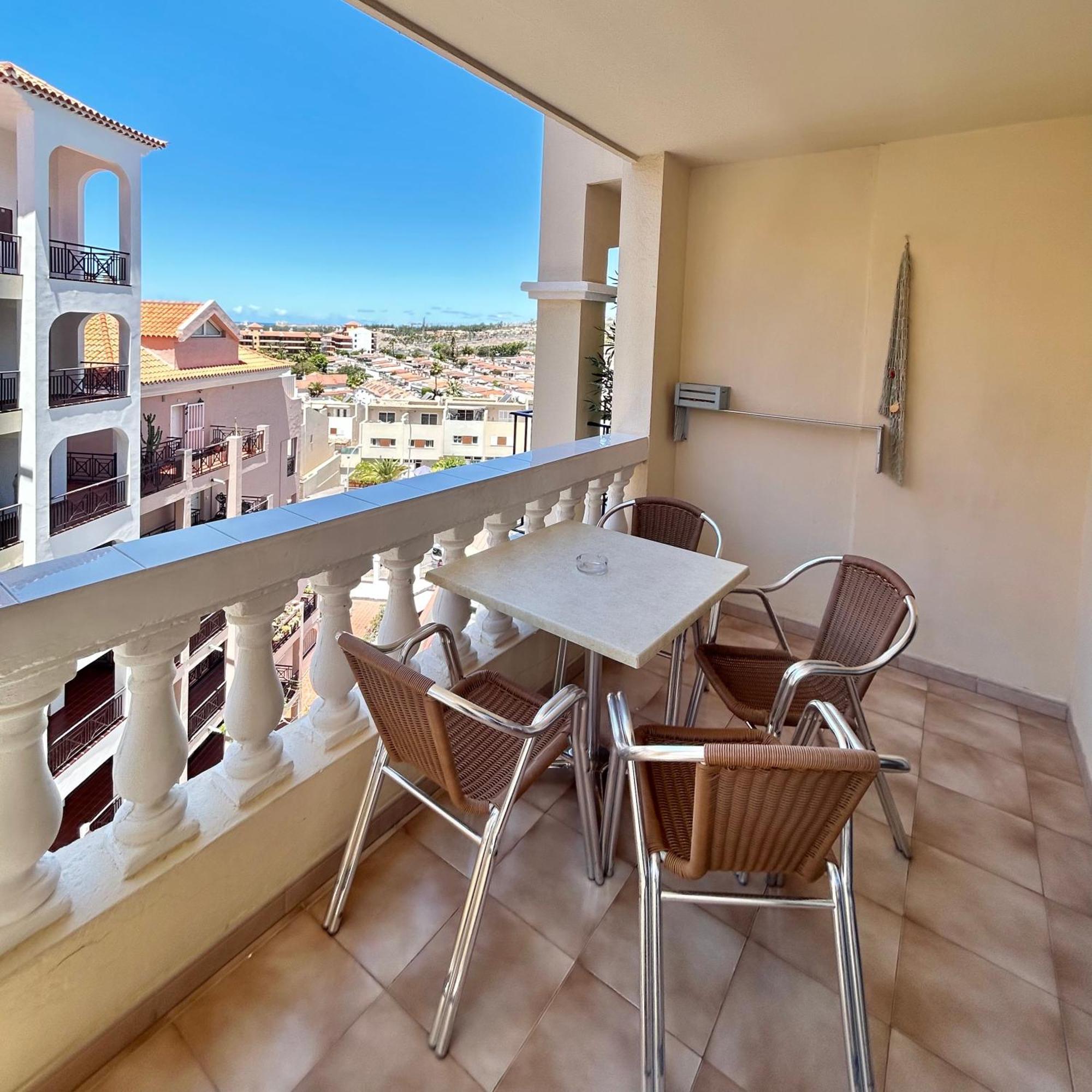 Lovely 1 Bed Apartment In Castle Harbour C108 Los Cristianos (Tenerife) Exterior foto